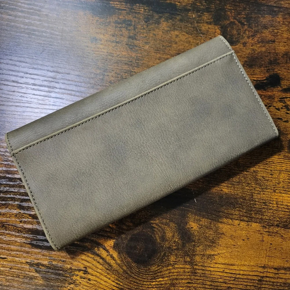 NWOT Universal Threads Clutch Wallet Army Green Snap Button Closure 8"x4.5" - Picture 2 of 4